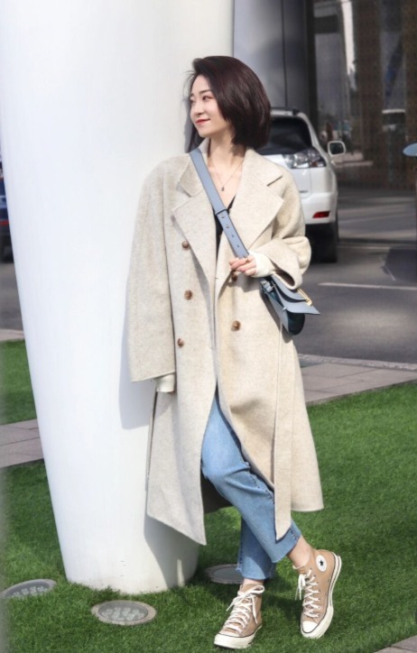 搭配|天冷了,今年流行“大衣+牛仔裤”简约大气,意外美出新高度!