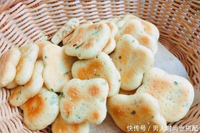 自从学会这个小饼,早餐和零食不发愁,做法简单又解馋,孩子爱吃!