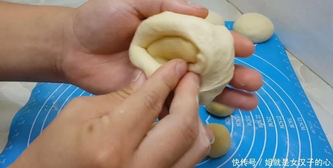 面团|爱吃烧饼的要收藏了,开水一烫,个个松软香甜,学会都能开店了