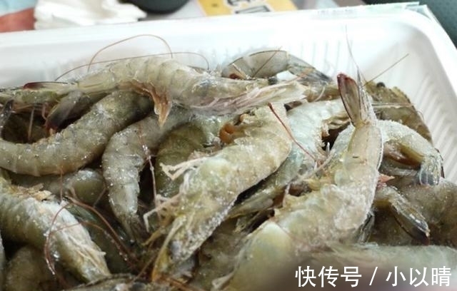 酒店|大虾以后别再吃水煮了,酒店大厨教你做法,5斤不够吃,1盘接1盘