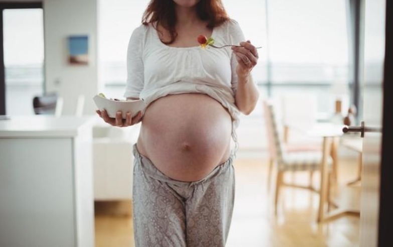 受精卵|怀孕几个月不适合做饭这2个时期孕妇要少做，不然胎儿影响大