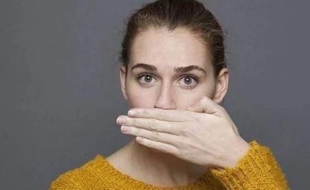 习惯|女性例假时身上为何有股“腥臭味”?改掉3个习惯,轻松拥有体香