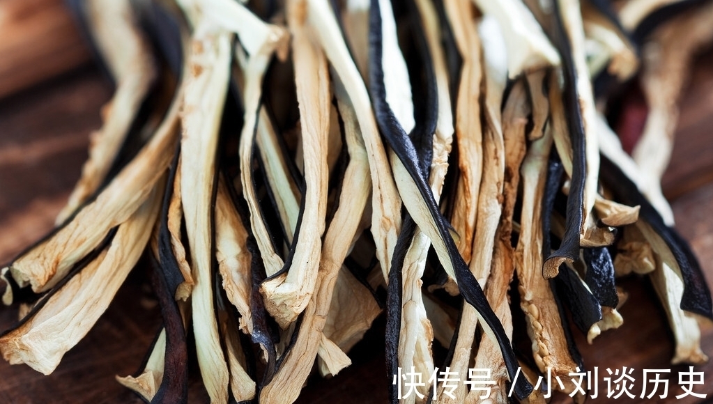 茄子干|三伏天多晒茄子干,到冬天都不坏,拿来炒肉真香,比新鲜的还好吃