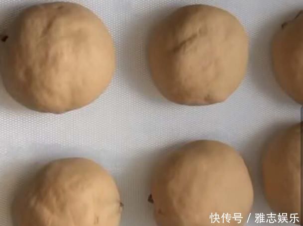 红糖馒头这样做,蓬松轩软,香甜可口,上桌一家抢着吃