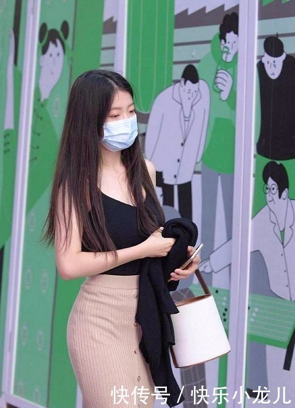 修身又时髦的效果需要精心的设计,彰显女人魅力