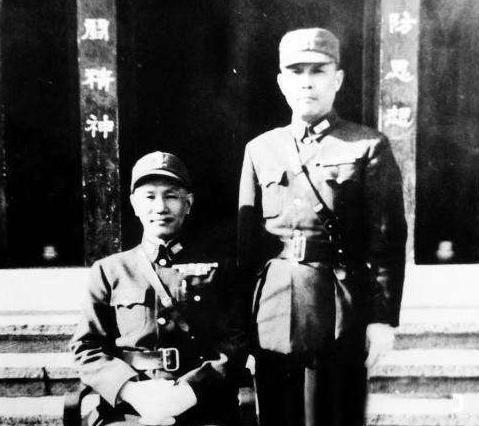 主席|陈赓坐火车人缘好,两次被敌人司令员叫去聊天,事后安然离开