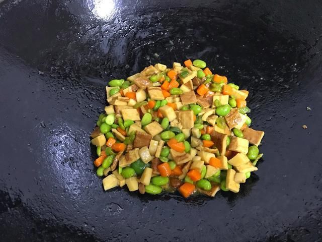 杏鲍菇|夏天易出汗，多吃这道菜，4种食材一起炒，解暑开胃，没肉也下饭