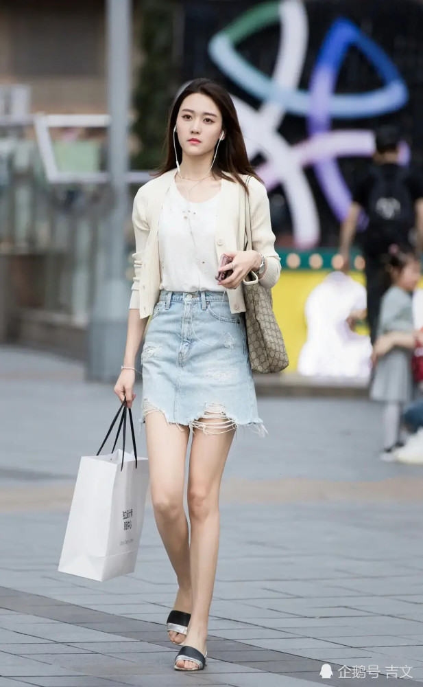 同样都是牛仔,你看到的只是牛仔裤,牛仔裙也在发光发热的