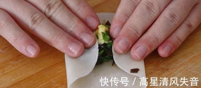 干面粉|4个鸡蛋1把韭菜,教你早餐新吃法,简单快速营养,比韭菜盒子还香!