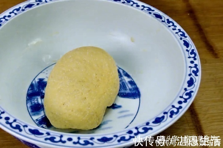 馒头|蒸馒头时,别再用清水和面了,试试此做法,馒头暄软劲道,营养高