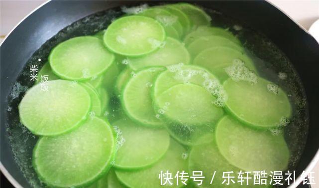 包饺子|七月八月,记得吃这菜,才一元一斤,水嫩多汁,包饺子特别香