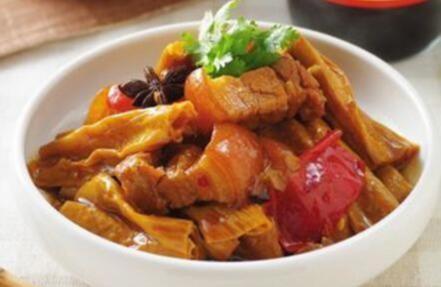 美食精选:腐竹红烧肉,虎皮鸡爪,椒油炝莴笋,油豆腐炒辣椒做法