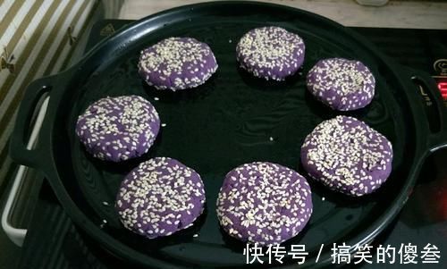 紫薯饼|紫薯饼最好吃的做法，咬一口直爆浆，儿子超喜欢，一口气能吃仨