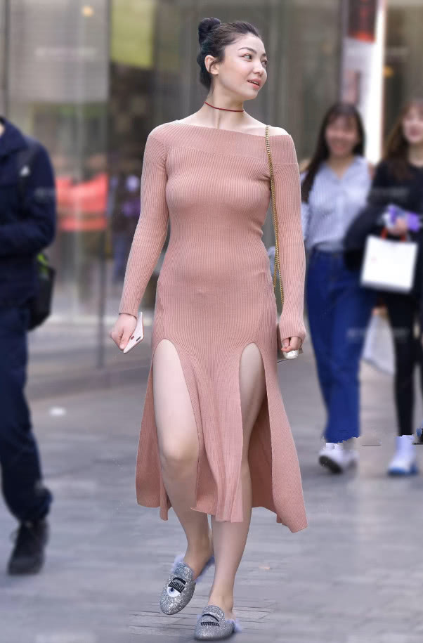 大长腿 n字裤还没过时，“m字裙”又火了，但年纪大的人不敢穿出门！