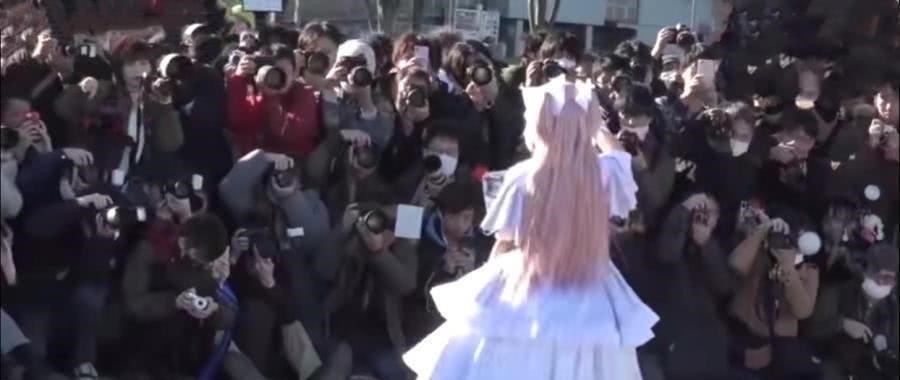 en日本第一的coser有多强?千人围拍却秩序井然,网友:宅男的疯狂!