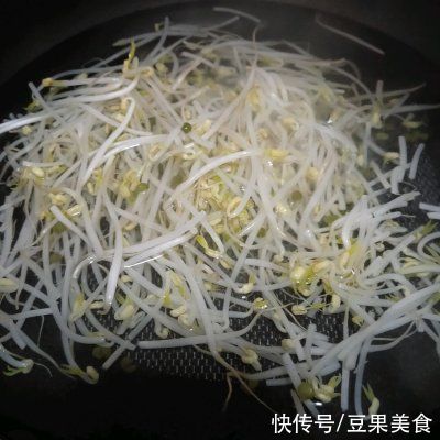 黄豆芽拌海带#白色情人节限定美味#