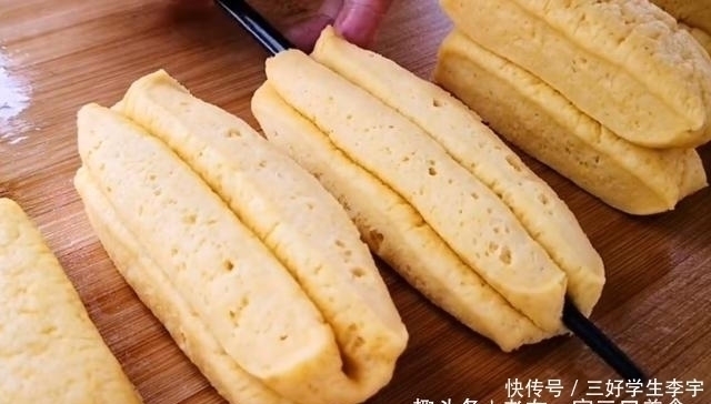 馅饼|玉米面全身是宝,教你秘制新吃法,开水一烫筷子一压,比馅饼好吃
