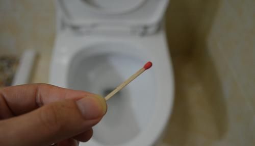 不管马桶有多臭,只需一根火柴,轻松清除马桶异味,都学学吧