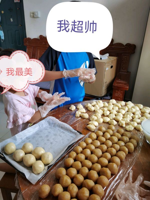 莲蓉月饼|#传统蛋黄莲蓉月饼#