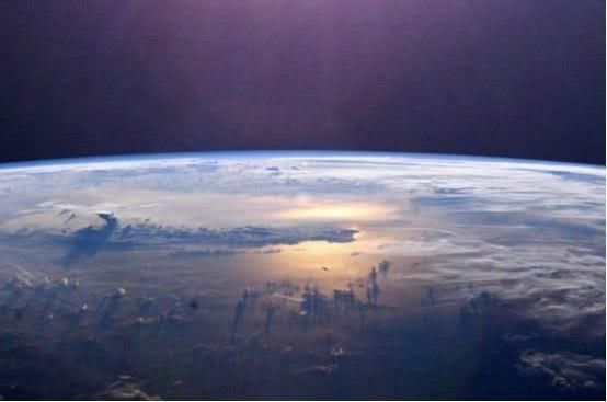 人类 难怪没人提臭氧层空洞了,曾让人类紧张不已,如今变成这样了