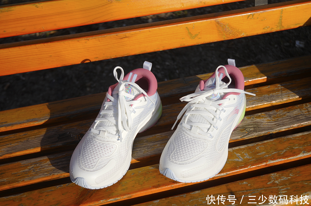 安踏x咕咚联名 穿的舒服跑的专业的大数据跑鞋体验