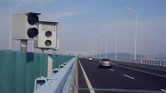 据说高速上的区间测速,有办法逃避?