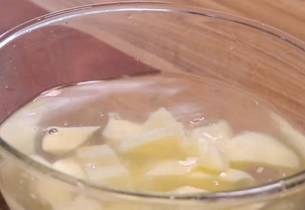  软绵|排骨与土豆是绝配，土豆软绵，排骨入口即化，好吃到停不下来