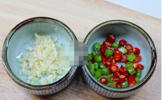 这道菜花了不到5元,油也放得少,却比肉还香