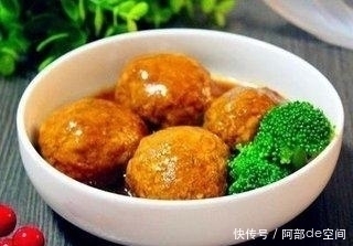 四喜丸子这么做 好吃到汤汁都留不下