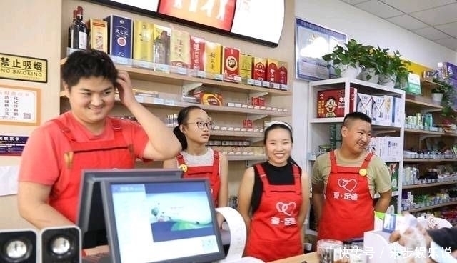 售货员|这个4岁的男孩在超市什么也没买,但他的衣服鼓鼓的店员打开门时感到奇怪和窒息