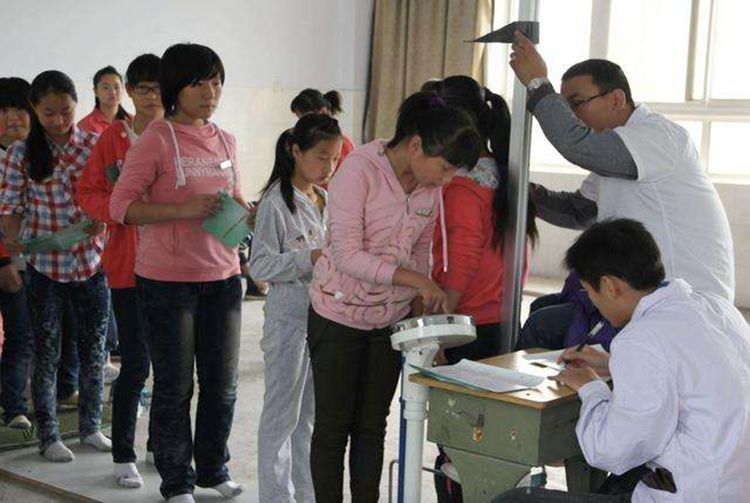 检查|7岁男孩停止长高,检查后医生痛斥为啥要给孩子吃这2类食物