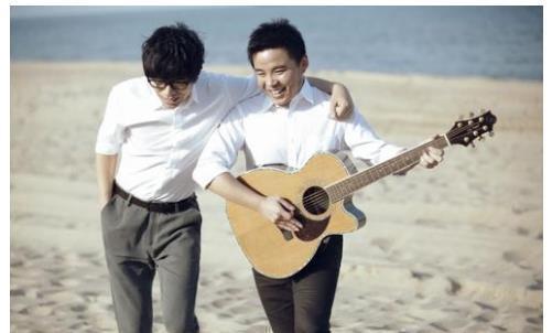 青春再见|19年前水木年华爆红,为何如今李健被称男神,卢庚戌却被骂油腻