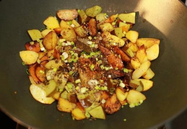 这才是土豆最过瘾的吃法,鲜香美味一口一个真好吃,做法还简单