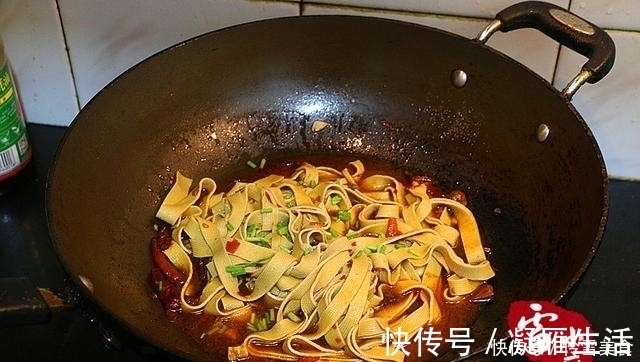 干豆腐别再凉拌了，按张亮的做法，上桌就被清盘，真好吃