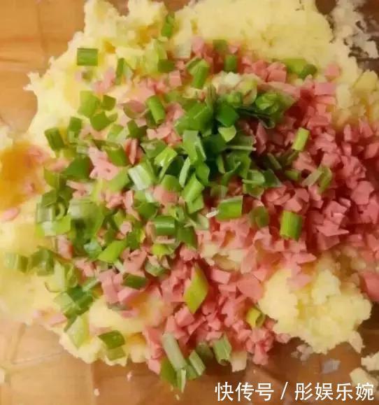 教你用土豆做金黄酥脆小饼，一口一个，又香又好吃！孩子吃不腻！