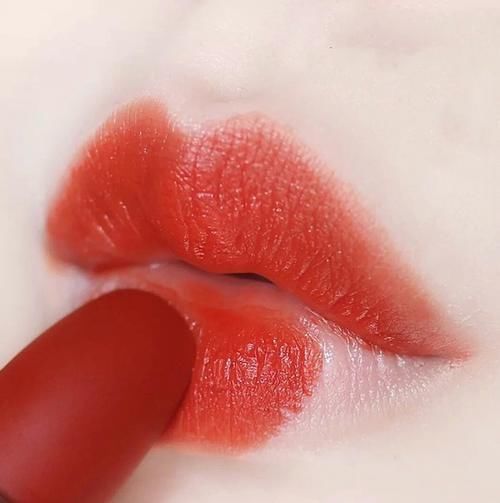 肤色|今年流行的口红有哪些?迪奥999是经典,兰蔻196超好看