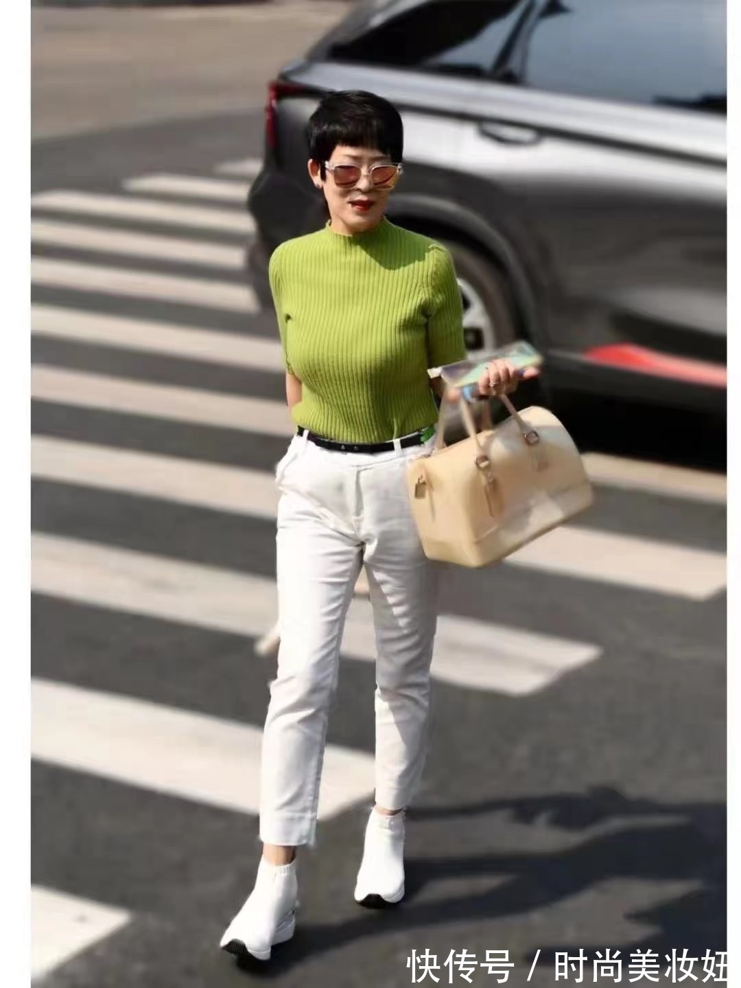 高领|五六十岁的女人,尽量别穿连衣裙,多穿“9分裤”,洋气又减龄