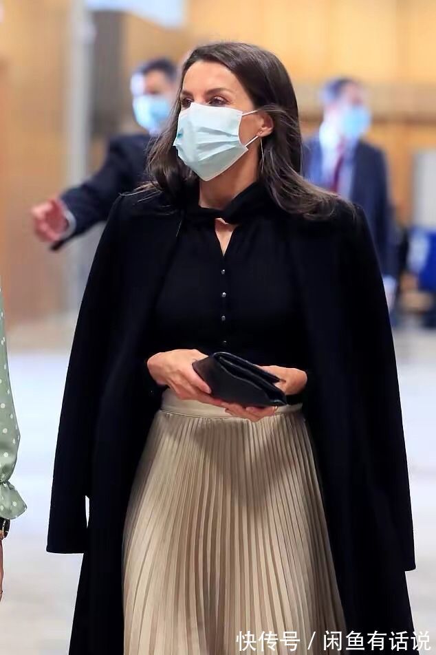 穿搭|大衣里配点什么好?看了西班牙王后的穿搭就知道,越基础越高级