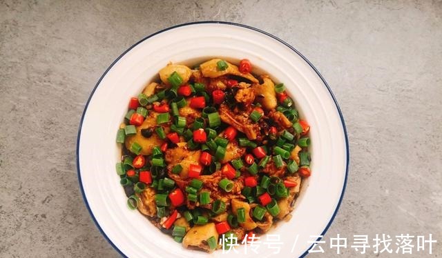 营养物质|猪大肠配上豆豉，酱汁浓郁，脆嫩可口！