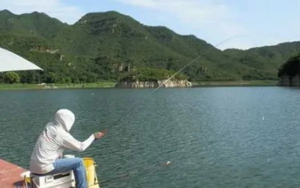 钓鱼:深秋过后,我一直用这3个调整,渔获翻倍很轻松!