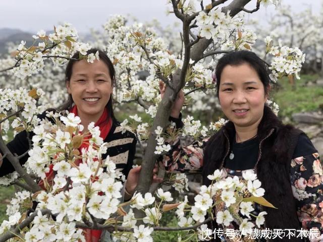 叔叔阿姨们|旅游拍照一定用得上！适合中老年人的7个拍照姿势