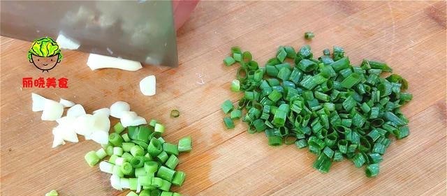 做鸡蛋汤时,不要再直接倒入鸡蛋了,教你一妙招,好喝到停不下嘴