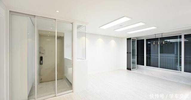 玻璃门|跟国内不一样，韩国入户装三轨玻璃门单独分出玄关，室内一尘不染！