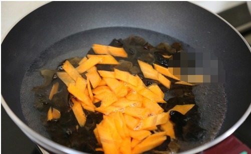  胡萝卜|炒木耳的时候容易爆锅？多注意这几个地方