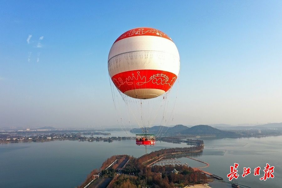 3d&全国首幅3D草地画“鲤遇东湖”