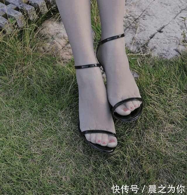 高跟鞋 精致小脚丫穿上美丽高跟鞋,搭配肉丝袜优雅迷人