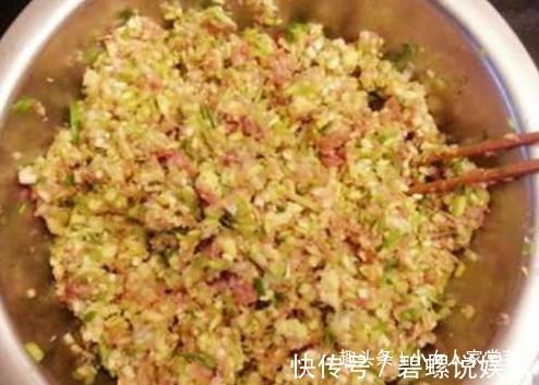 60年老厨子调制饺子馅的秘方三种调料缺一不可,网友太香了