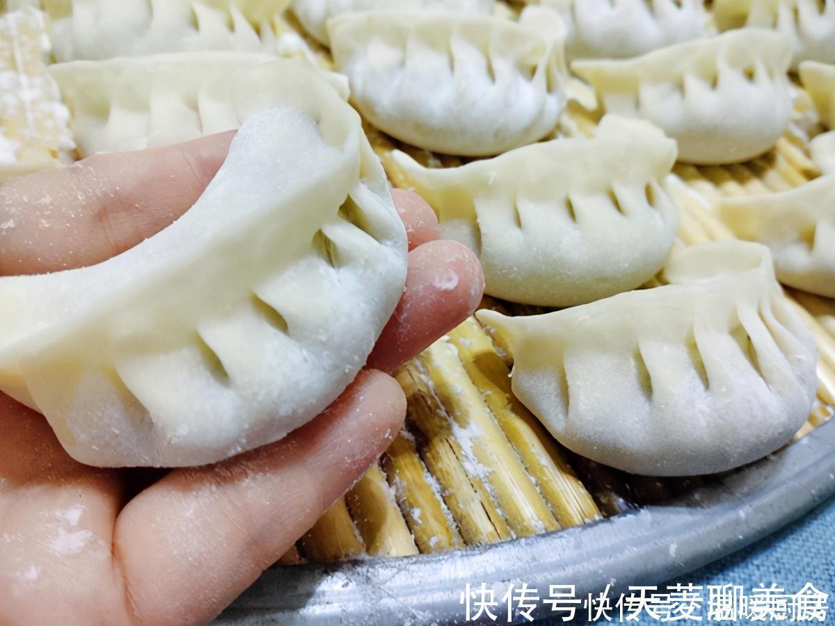 猪肉馅儿|芹菜猪肉馅儿这样调，放一夜都不出水，包饺子烙馅饼，老香了