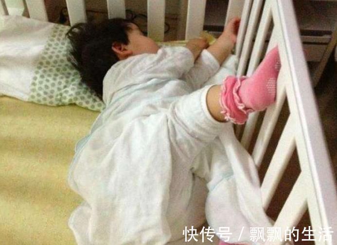 小孩子|睡姿影响颜值,除了“张嘴睡”之外,这几种睡姿也会导致娃变丑