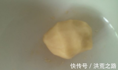 想吃苏打饼干不用买，1碗面粉自己在家做，不加黄油，更营养健康！